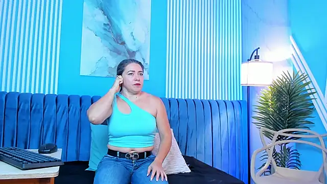 dahianeconnor online show from March 20, 11:48 am