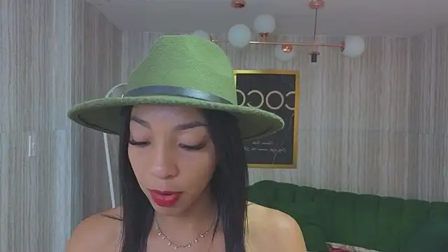 Snapshot of luna_meow_t chatting on February 5, 8:02 pm luna meow t online show from February 5, 8:02 pm