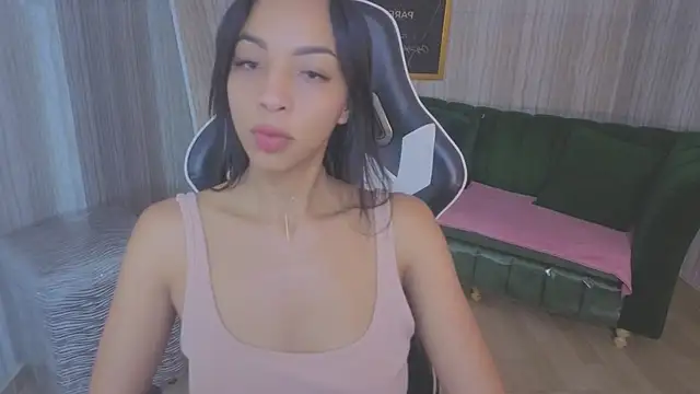 Snapshot of luna_meow_t chatting on February 18, 9:00 pm luna meow t online show from February 18, 9:00 pm