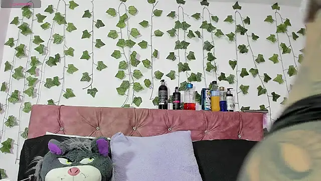 Snapshot of Ayla-marttinez chatting on July 16, 1:33 am Ayla-marttinez online show from July 16, 1:33 am
