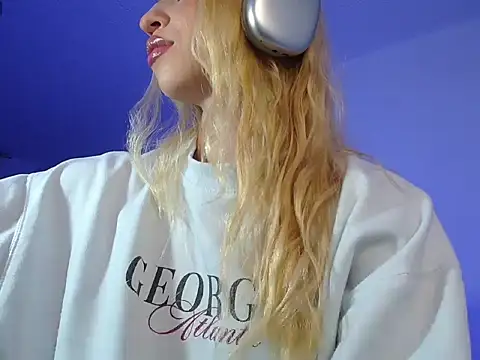 alina lee online show from December 19, 3:13 am