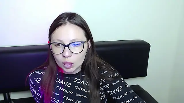 Snapshot of LiliaErmi chatting on June 10, 10:25 am LiliaErmi online show from June 10, 10:25 am