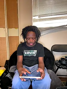 Snapshot of YourLittleBoyfriend chatting on December 14, 10:14 pm YourLittleBoyfriend online show from December 14, 10:14 pm