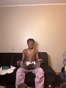 YourLittleBoyfriend online show from May 18, 1:24 am