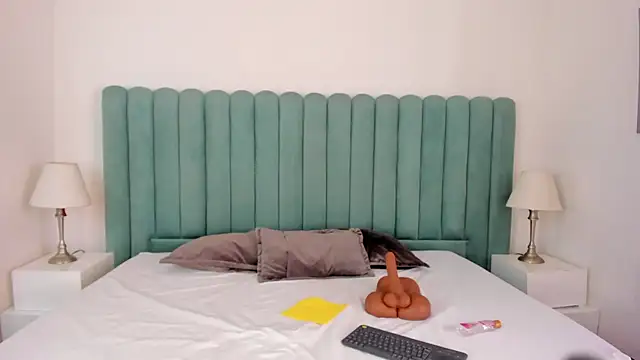 Scarlett  Noir online show from April 11, 4:00 pm