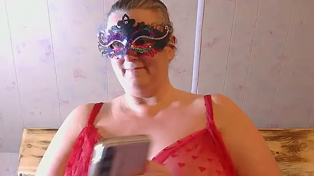 Snapshot of MommaBear5676 chatting on January 12, 7:41 pm MommaBear5676 online show from January 12, 7:41 pm