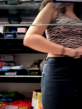 im loreinnn online show from December 17, 2:12 pm