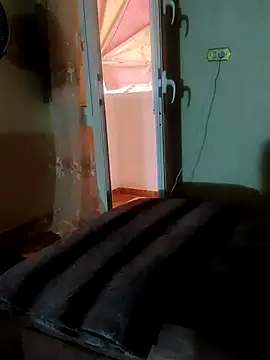 Snapshot of MissLahffa21 chatting on February 20, 9:43 am MissLahffa21 online show from February 20, 9:43 am