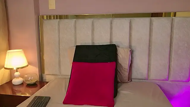 PaulinaSaint online show from February 13, 1:23 am