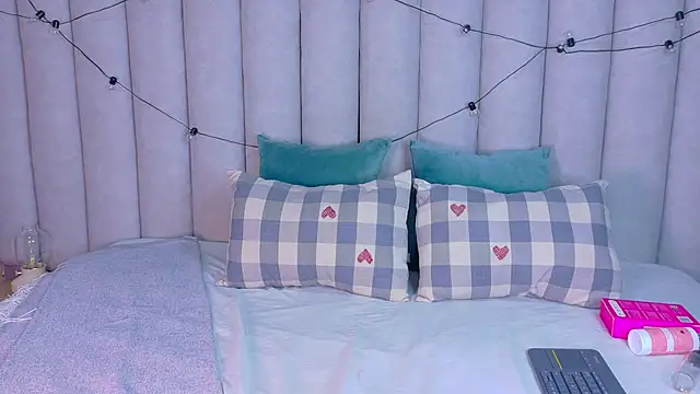 Snapshot of Miia_Anderson chatting on December 16, 7:41 pm Miia Anderson online show from December 16, 7:41 pm