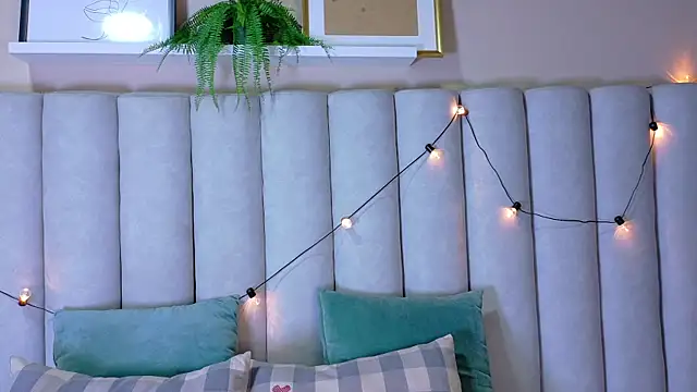 Miia Anderson online show from April 8, 12:49 pm