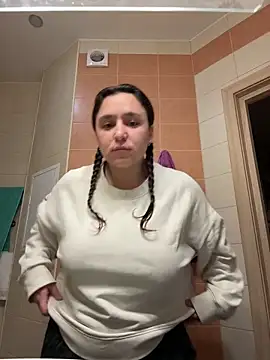 Snapshot of luisa_evans chatting on December 15, 12:26 am luisa evans online show from December 15, 12:26 am