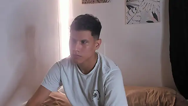 Snapshot of Apol0_69 chatting on December 14, 7:40 pm Apol0 69 online show from December 14, 7:40 pm