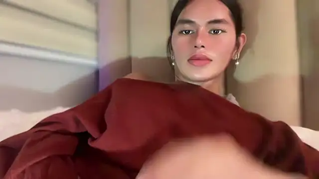 Snapshot of Annedee_ chatting on December 14, 1:49 pm Annedee online show from December 14, 1:49 pm