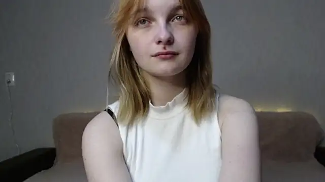 Catherine Walker online show from December 18, 11:49 am