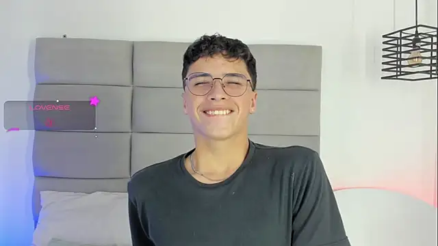 JoshClaarktt online show from April 2, 4:10 am