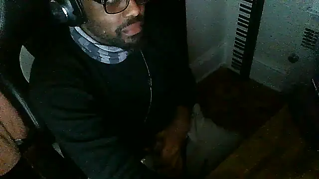 Snapshot of MrUnintentional chatting on December 17, 3:18 pm MrUnintentional online show from December 17, 3:18 pm