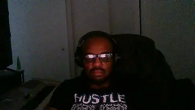 Snapshot of MrUnintentional chatting on February 24, 5:27 am MrUnintentional online show from February 24, 5:27 am