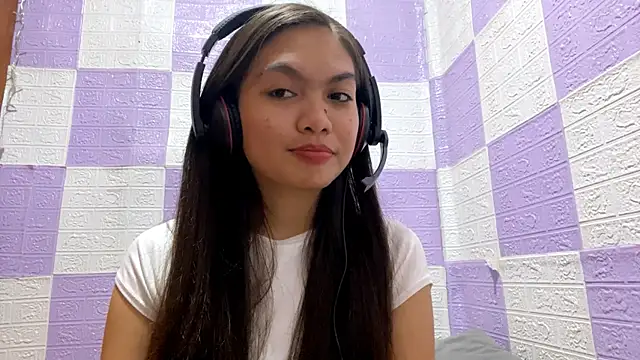 SylviaWalp online show from December 16, 3:11 am