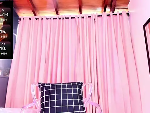 Snapshot of Kittymoretti chatting on April 29, 9:32 pm Kittymoretti online show from April 29, 9:32 pm