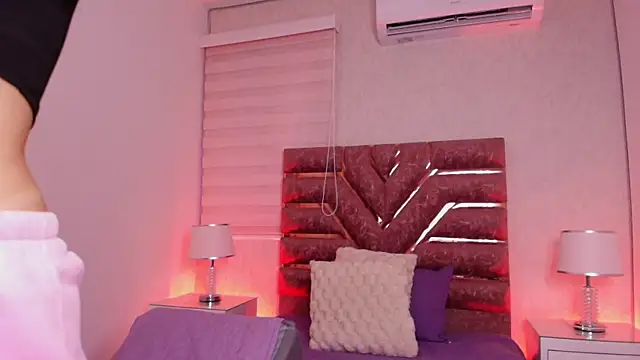 Snapshot of sofia_go_ chatting on July 19, 11:58 am sofia go online show from July 19, 11:58 am