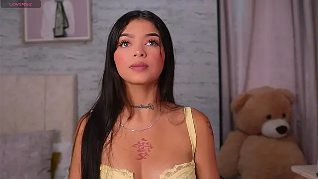 Snapshot of Amber_blue01 chatting on December 18, 1:06 pm Amber blue01 online show from December 18, 1:06 pm