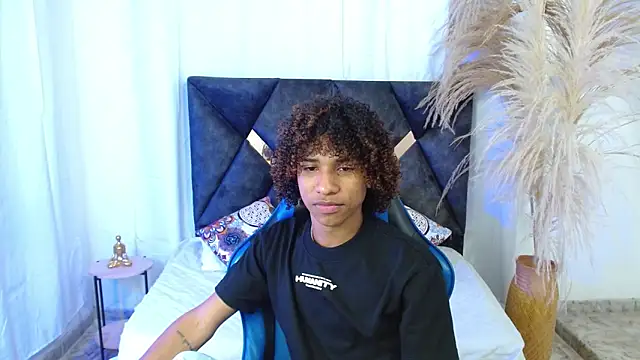 angelll18  online show from January 17, 8:45 pm