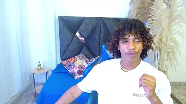 angelll18  online show from March 17, 8:34 pm