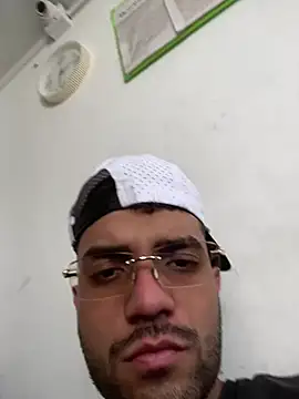 Snapshot of jamess_0 chatting on February 23, 7:33 pm jamess 0 online show from February 23, 7:33 pm