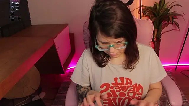 Ariell Mini online show from March 18, 1:03 pm