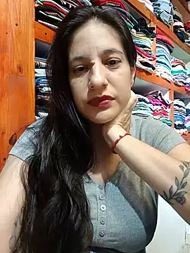 Snapshot of julietaloovee chatting on February 4, 9:31 pm julietaloovee online show from February 4, 9:31 pm