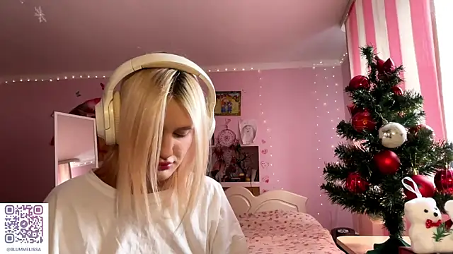 Snapshot of MelisaBloomy chatting on December 15, 9:46 am MelisaBloomy online show from December 15, 9:46 am