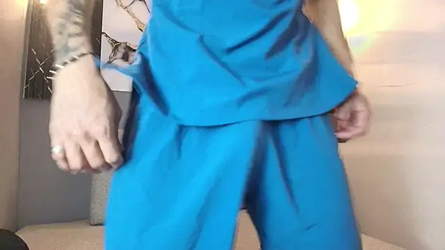 Snapshot of DAVIN_01 chatting on December 16, 12:10 pm DAVIN 01 online show from December 16, 12:10 pm