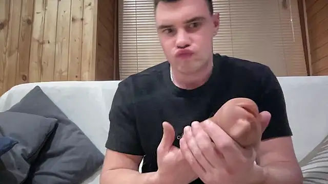 Snapshot of Ronnie_Power chatting on December 15, 10:14 pm Ronnie Power online show from December 15, 10:14 pm