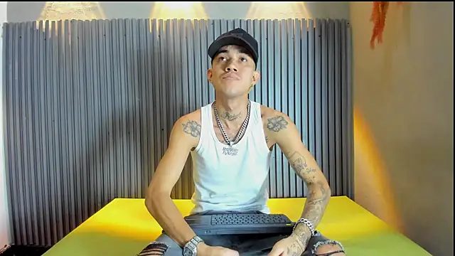 Snapshot of AYALA_TATTOO chatting on December 16, 7:41 pm AYALA TATTOO online show from December 16, 7:41 pm