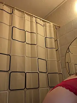 Snapshot of vinique99 chatting on December 16, 3:33 am vinique99 online show from December 16, 3:33 am