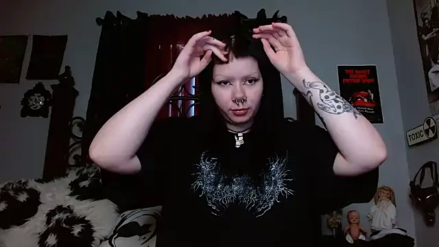 Snapshot of Bettieee_Agura chatting on April 8, 12:32 am Bettieee Agura online show from April 8, 12:32 am
