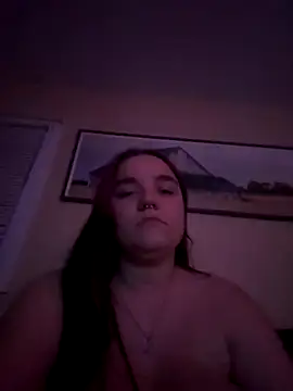 Snapshot of kinsiebaby chatting on December 15, 1:54 am kinsiebaby online show from December 15, 1:54 am