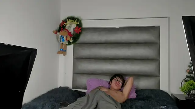 Snapshot of demionix_js chatting on December 16, 5:45 am demionix js online show from December 16, 5:45 am