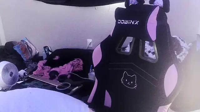 Snapshot of rubygloom chatting on January 8, 10:01 pm rubygloom online show from January 8, 10:01 pm