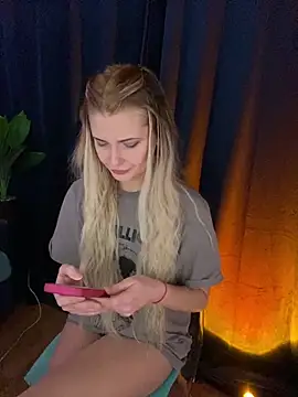 WetHotMilfaa online show from December 20, 10:17 pm