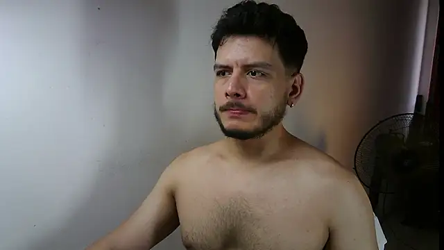 Snapshot of luxo_kane chatting on December 15, 7:40 pm luxo kane online show from December 15, 7:40 pm