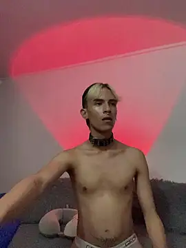 Snapshot of Dracco_Velour_ chatting on February 18, 5:03 am Dracco Velour online show from February 18, 5:03 am