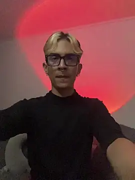 Snapshot of Dracco_Velour_ chatting on February 20, 10:16 am Dracco Velour online show from February 20, 10:16 am