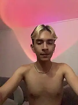 Snapshot of Dracco_Velour_ chatting on March 1, 7:38 pm Dracco Velour online show from March 1, 7:38 pm