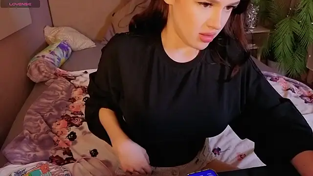 Snapshot of Holly__Bush chatting on March 1, 3:25 pm Holly Bush online show from March 1, 3:25 pm