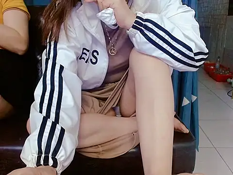 Snapshot of Midu_9x chatting on December 18, 10:54 am Midu 9x online show from December 18, 10:54 am