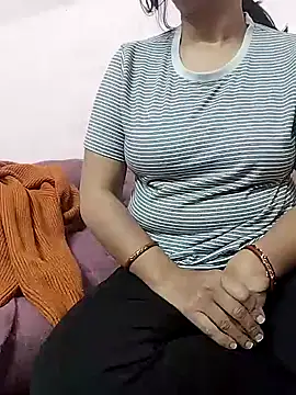 Snapshot of QSMTCNNT chatting on December 15, 11:47 am QSMTCNNT online show from December 15, 11:47 am