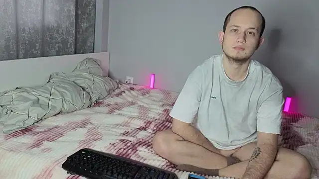 Pearl couple online show from February 9, 9:02 am