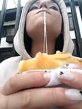 Snapshot of MapeDiamond chatting on February 13, 12:56 pm MapeDiamond online show from February 13, 12:56 pm